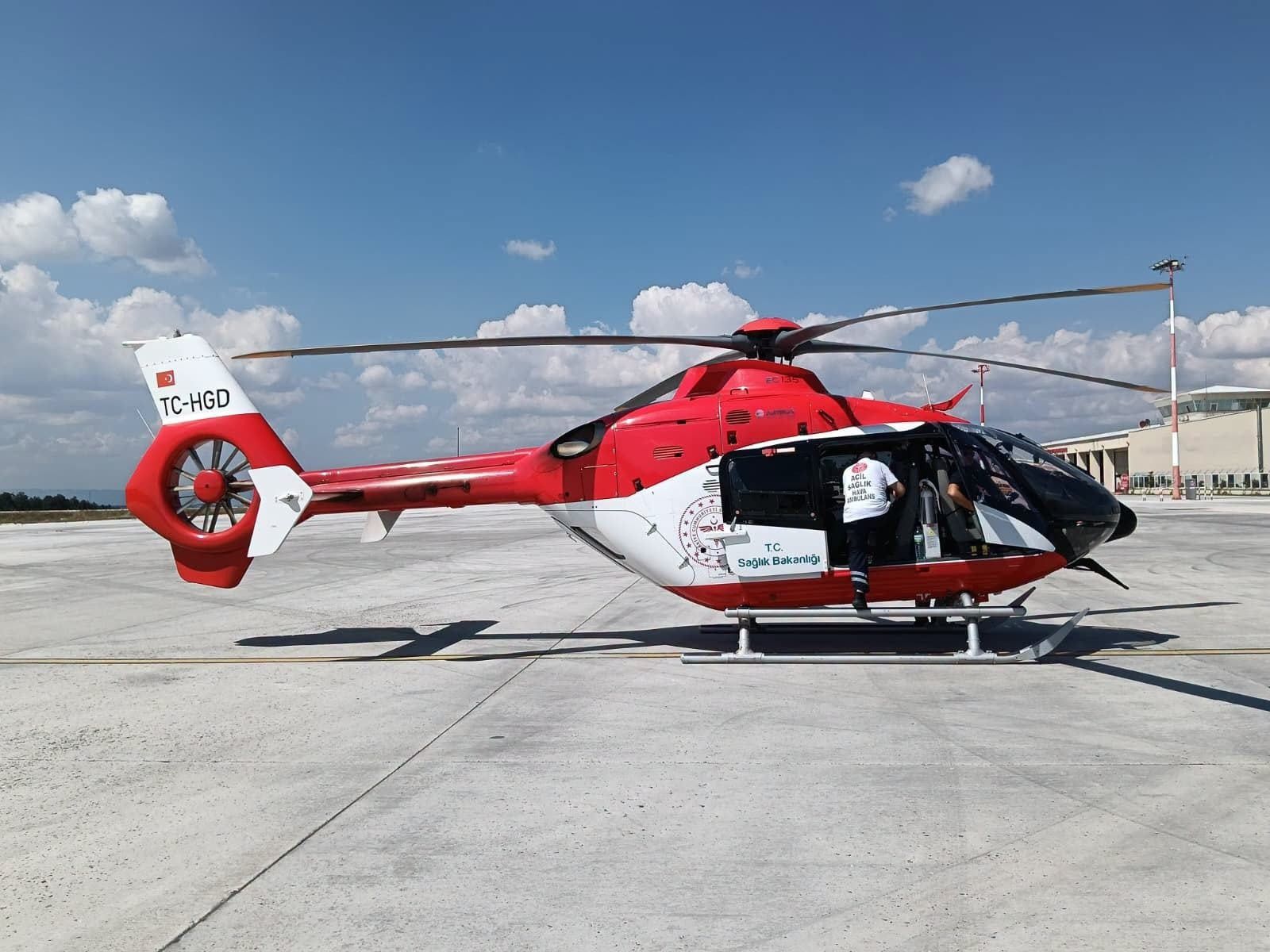 Kastamonu'da inme geçiren hasta helikopter ambulansla Ankara'ya gönderildi